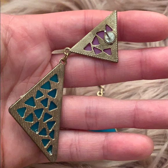 DIFFERENT - Picture 3 of 5